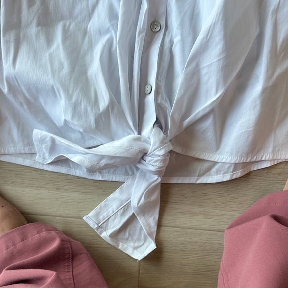 Elie Tahari White Button Down Shirt with Colorful Floral Embroidery - Picture 5 of 5